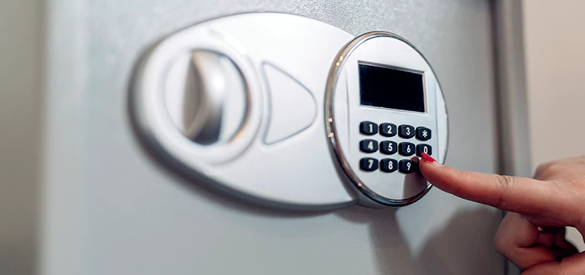 Jewelry Safe Cracking in Santa Fe Springs, California