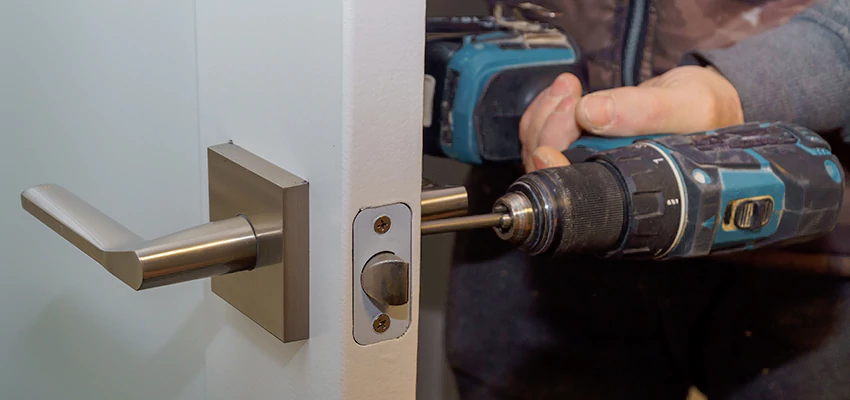 Broken Door Handle Lock Repair in Santa Fe Springs, California